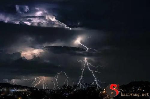 梦见雷鸣